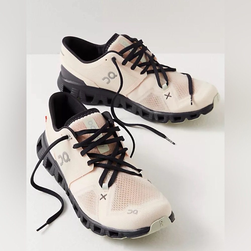 On x 3 sneakers